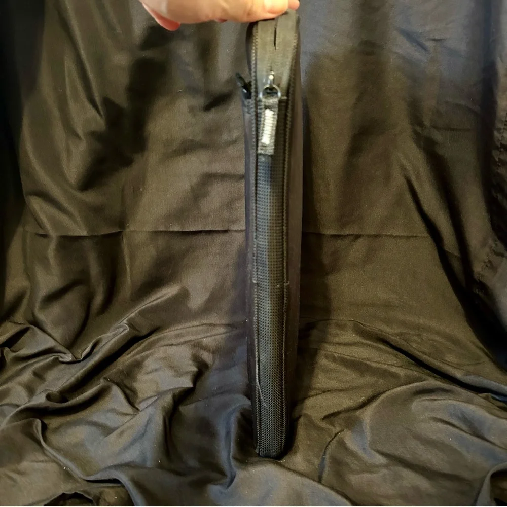 KENSINGTON LAPTOP SLEEVE - Picture 7 of 7